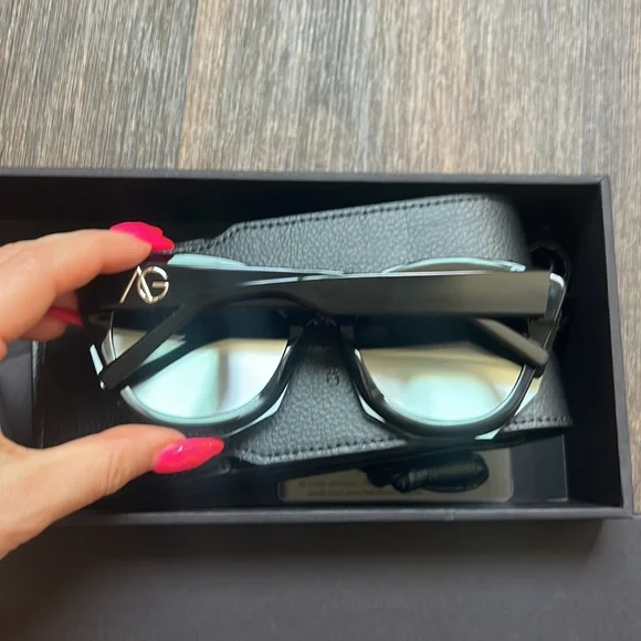 THE MILAN BIG AND BOLD SUNGLASSES IN MIDNIGHT
